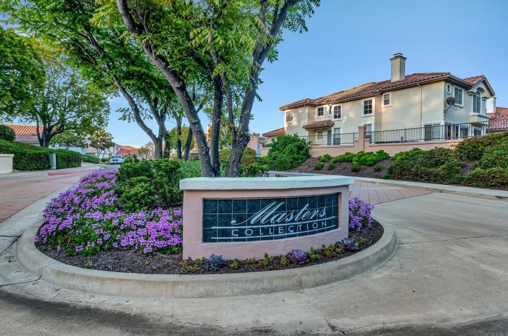 2521 Whispering Palms Loop, Chula Vista CA 91915-1401 exterior