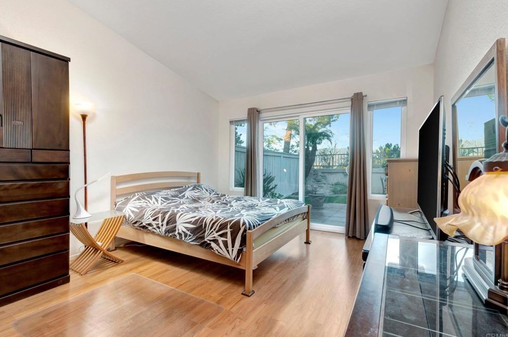 2521 Whispering Palms Loop, Chula Vista CA 91915-1401 exterior