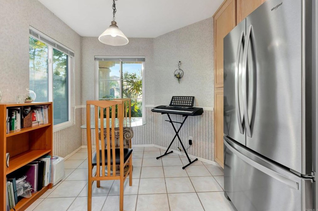 2521 Whispering Palms Loop, Chula Vista CA 91915-1401 exterior