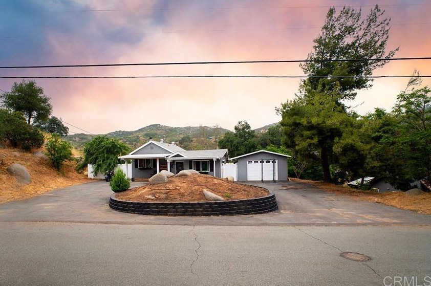 1042 Midway Dr, Alpine, CA 91901