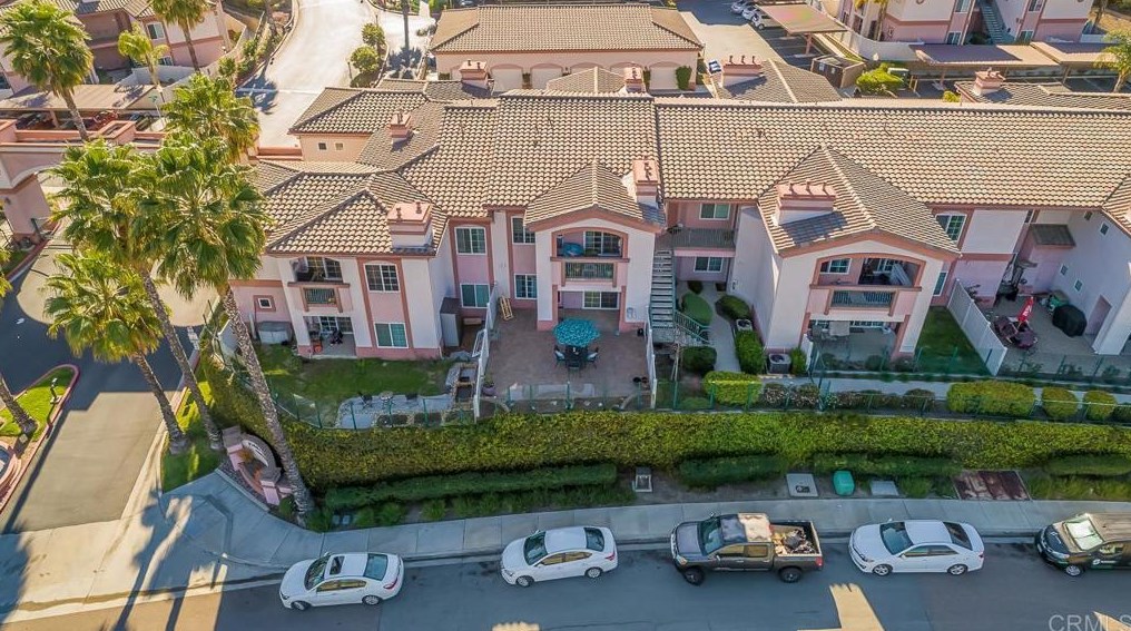 2707 Lake Pointe Dr, Spring Valley, CA 91977-3481