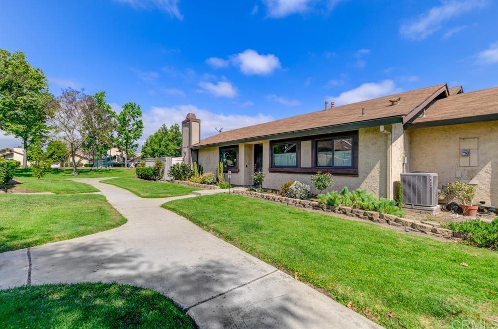 9640 Seth Ln, Santee, CA 92071-2750