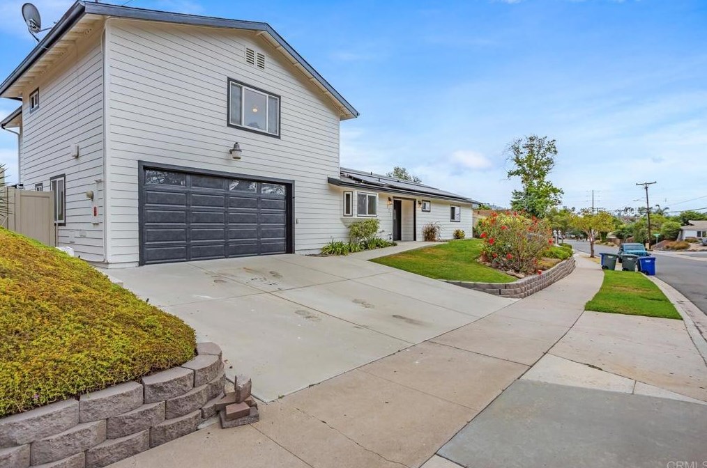 171 Meadow Crest Dr, El Cajon, CA 92020