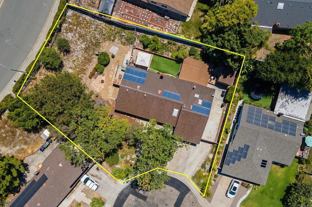 9939 Crestlane Ct, Spring Valley, CA 91977-7020