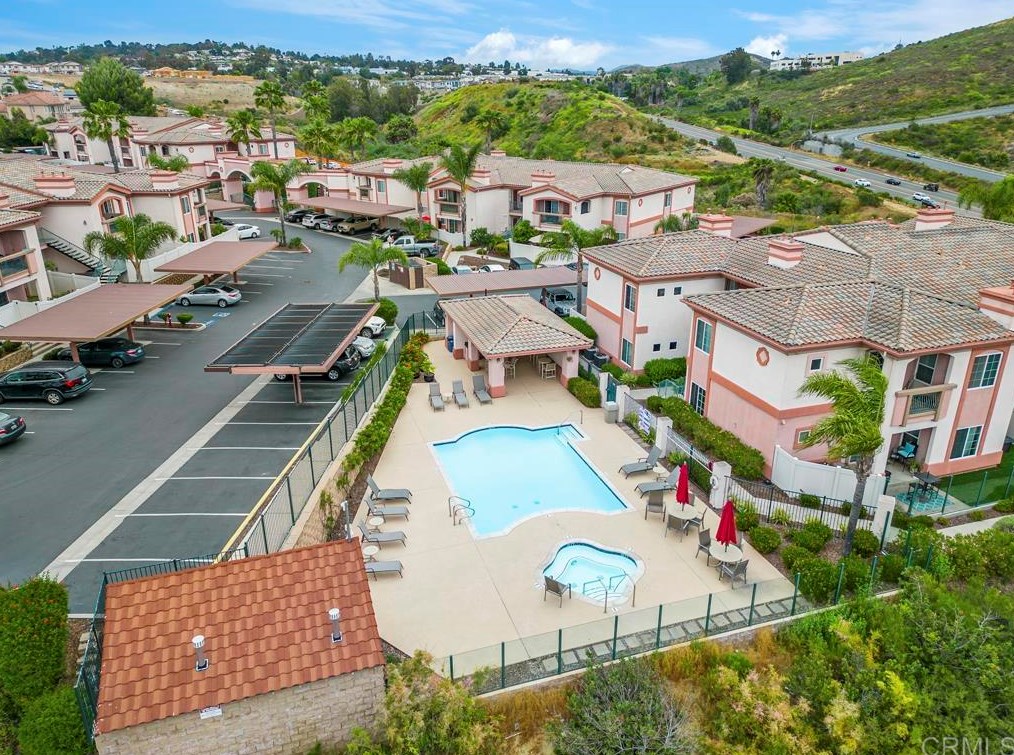 2707 Lake Pointe Dr #102, Spring Valley, CA 91977