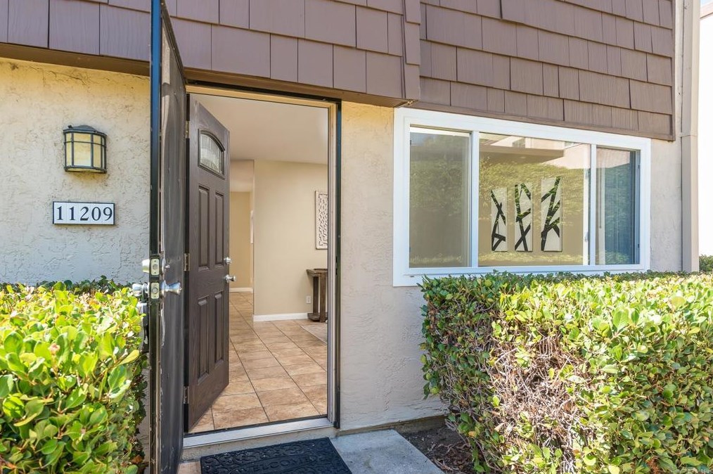 11209 Via Madonna, Santee, CA 92071-4712