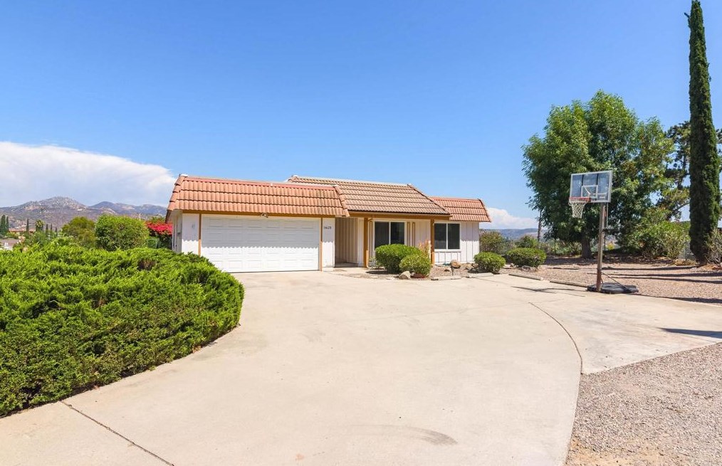 14628 Poway Mesa Dr, Poway, CA 92064-2960