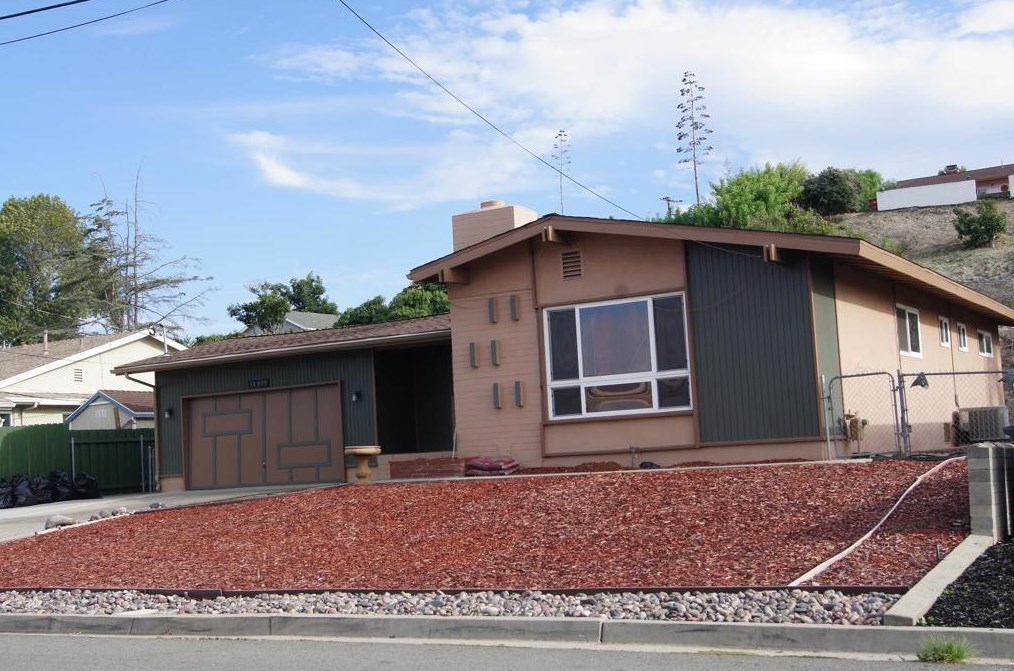 10075 Diversion Dr, Spring Valley, CA 91977-3115