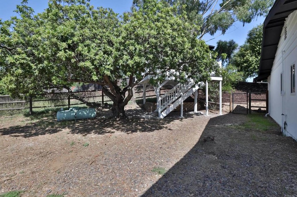 2167 Reineman Rd, Fallbrook CA 92028-4452 exterior