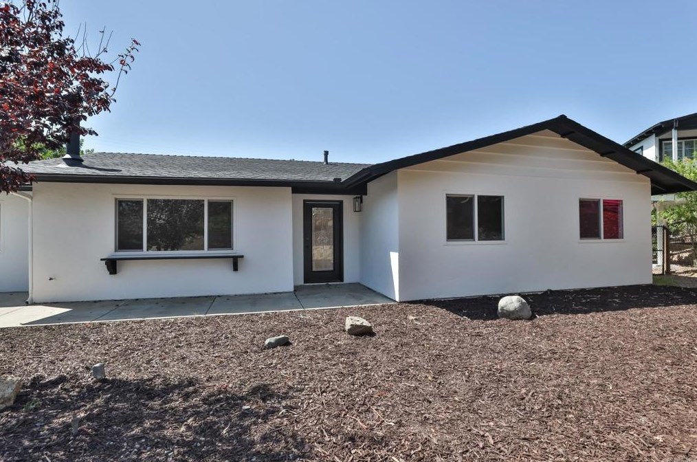 2167 Reineman Rd, Fallbrook CA 92028-4452 exterior