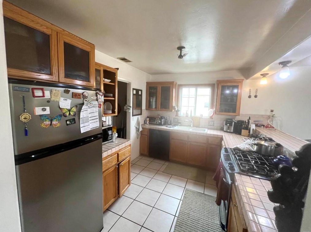 1130 Elm Ave, Chula Vista CA  91911-3307 exterior