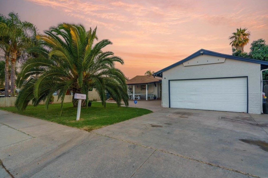 833 Beech St, Escondido, CA 92026-3201