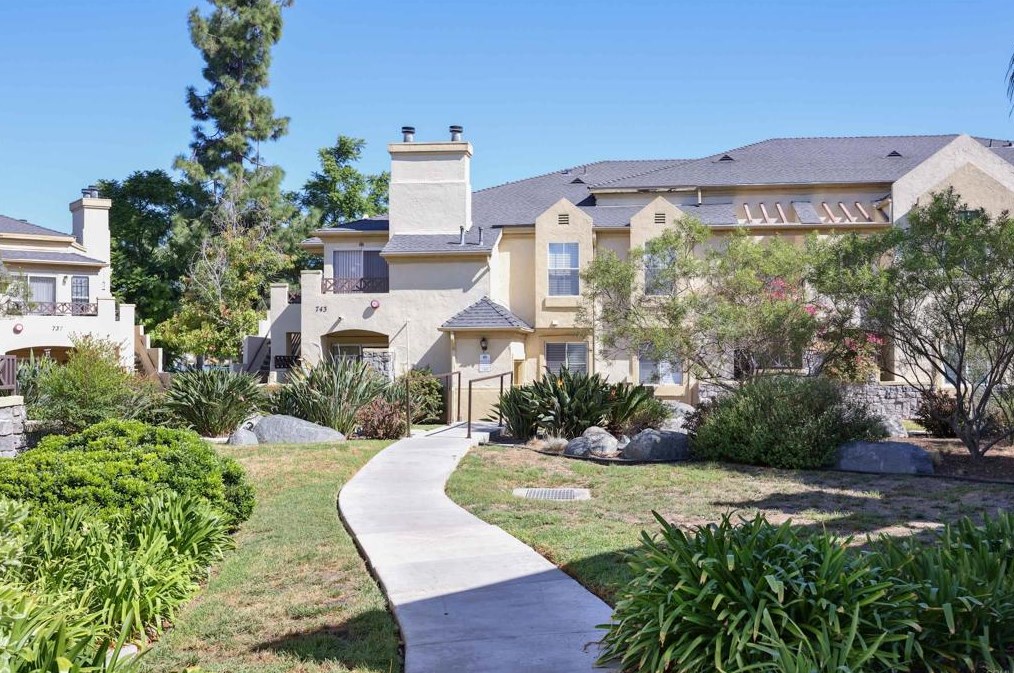 743 Brookstone Rd, Chula Vista, CA 91913-3310