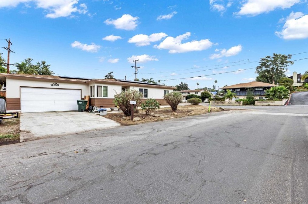 736 Windsor Ct, Vista, CA 92084