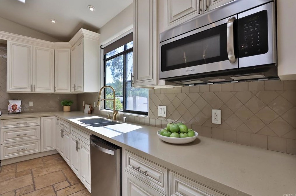 4096 Old Orchard Ln, Bonita CA  91902-2337 exterior