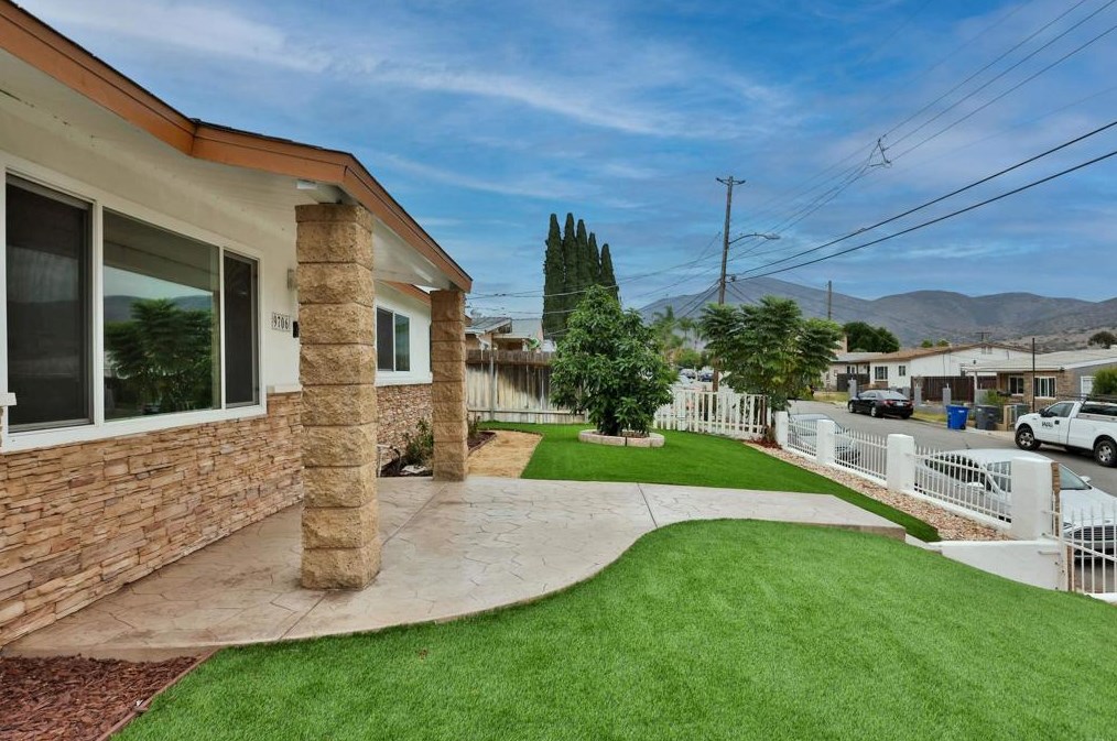 9706 Arapaho St, Spring Valley, CA 91977-5201