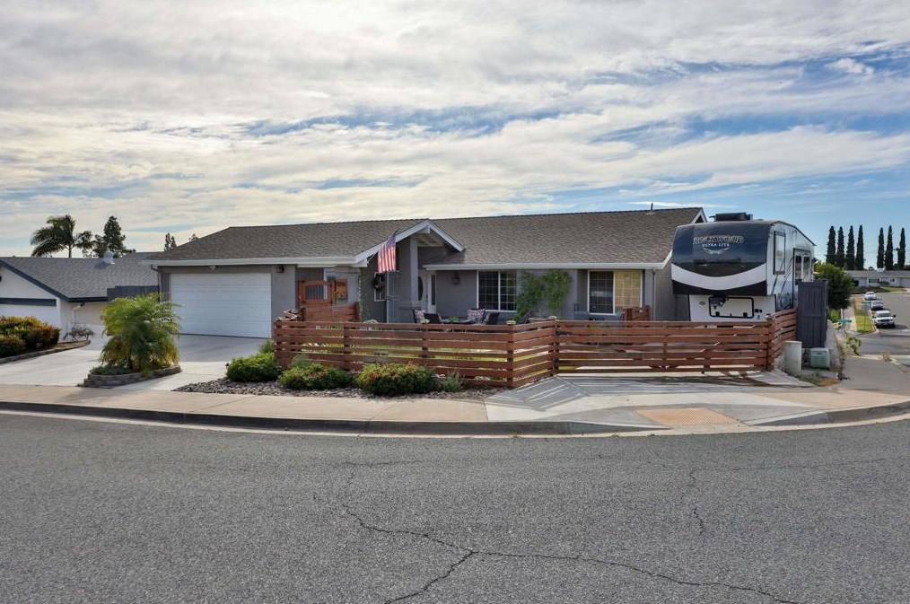 1596 Arnheim Ct, El Cajon, CA 92021