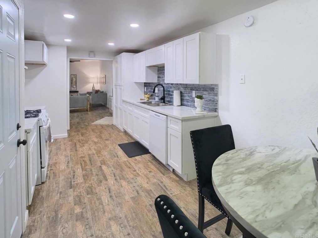 2548 Granada Ave, Spring Valley CA  91977-6723 exterior