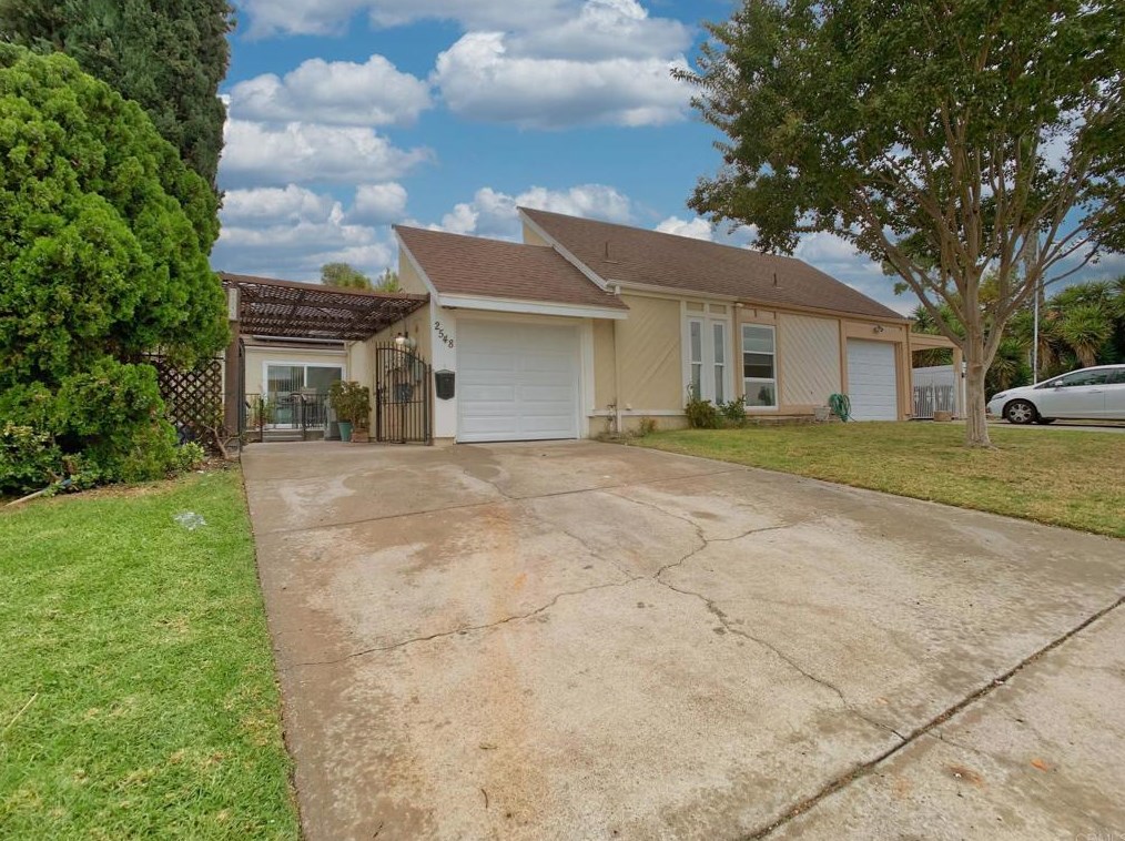 2548 Granada Ave, Spring Valley CA  91977-6723 exterior