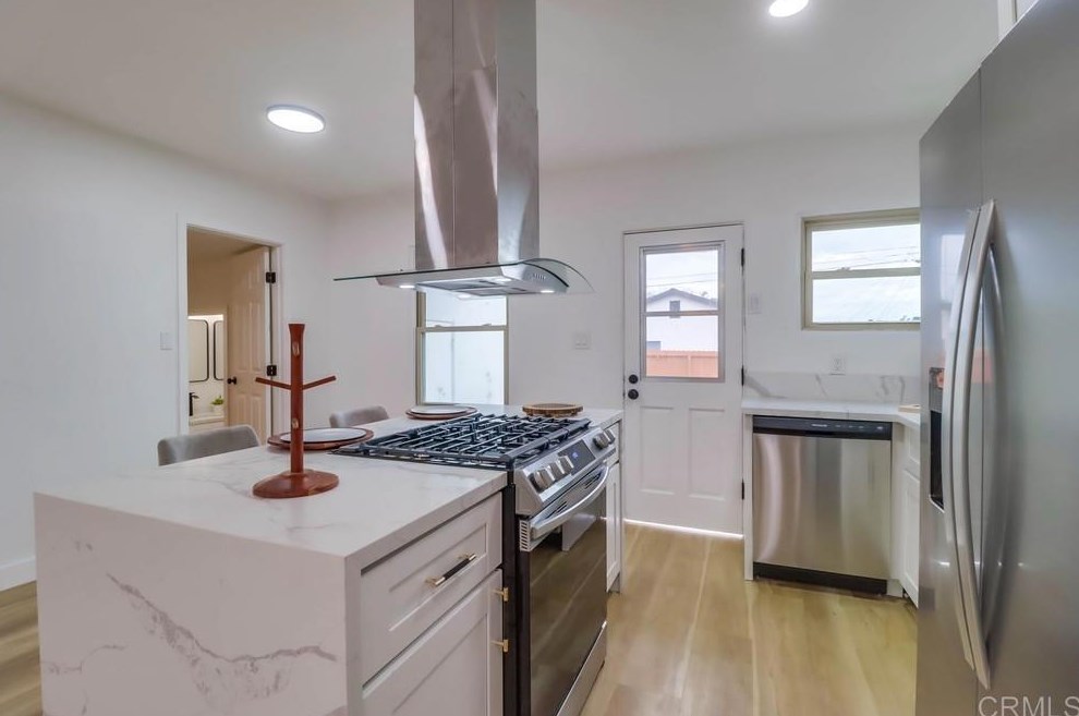 1086 Madison Ave, Chula Vista CA  91911-1614 exterior