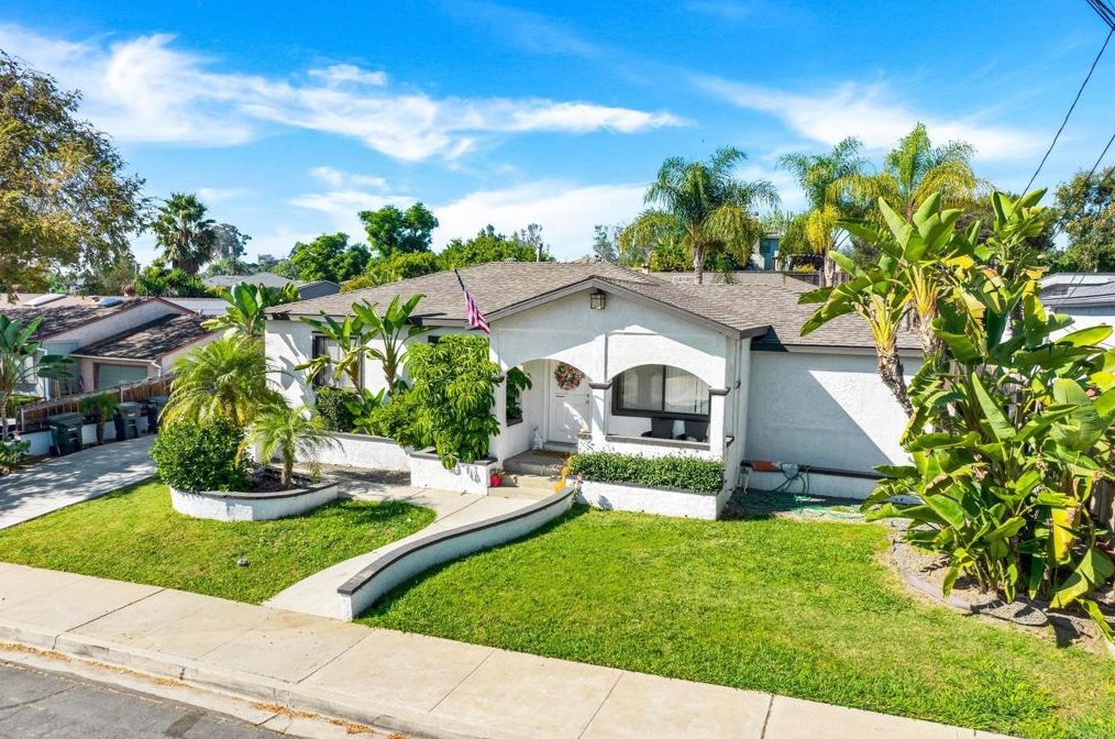 9378 Manor Dr, La Mesa, CA 91942