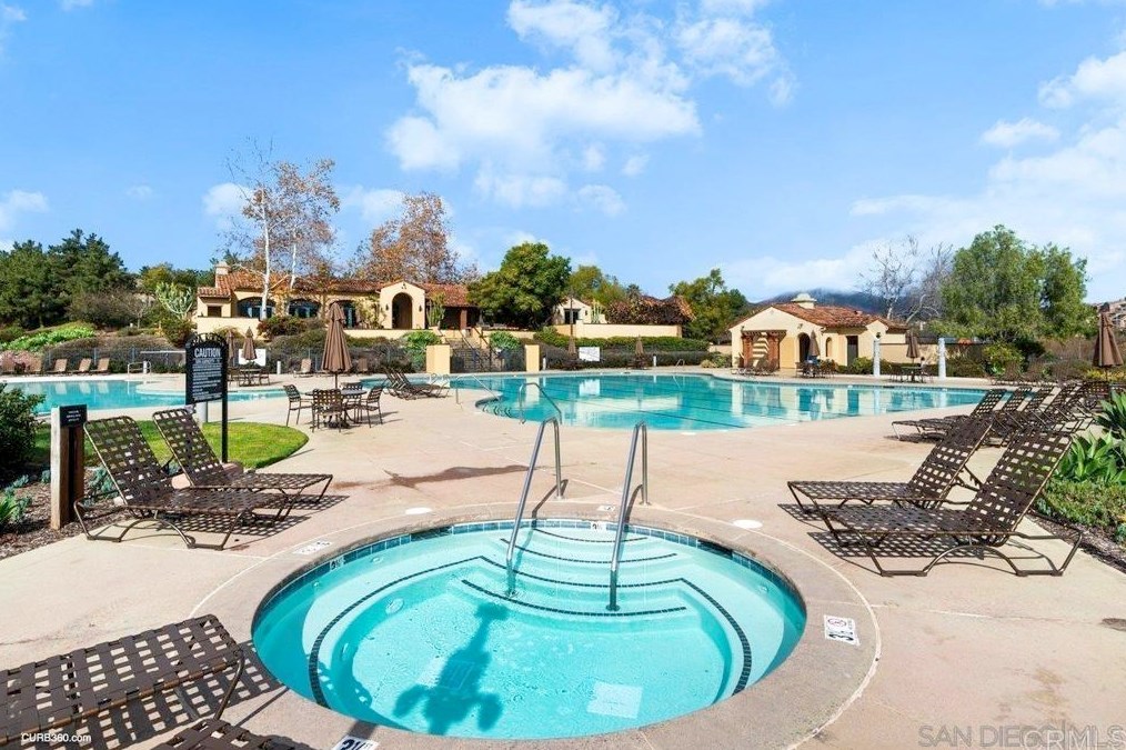 2711 White Pine Ct, Chula Vista CA  91915-1717 exterior