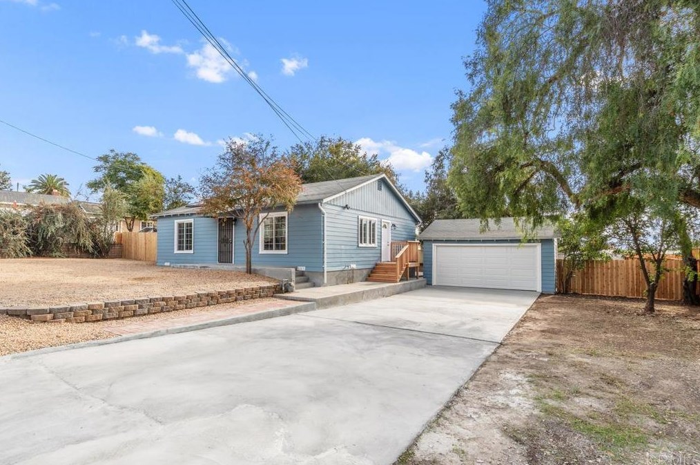 9039 Koonce Dr, Spring Valley, CA 91977