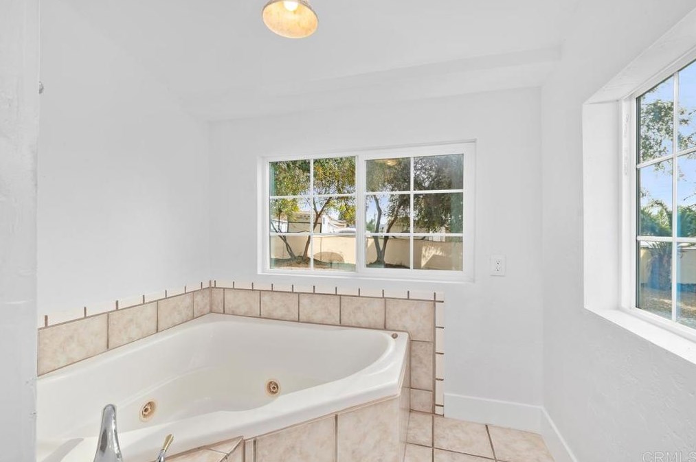 9039 Koonce Dr, Spring Valley CA  91977-2150 exterior