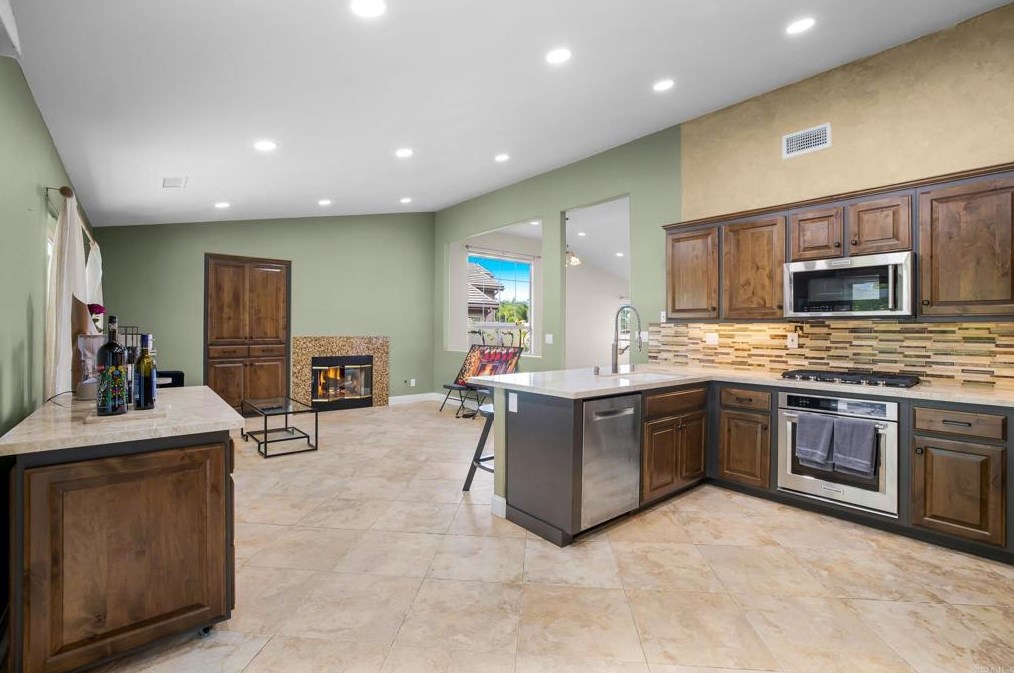 8345 County Dr, El Cajon CA  92021-8823 exterior