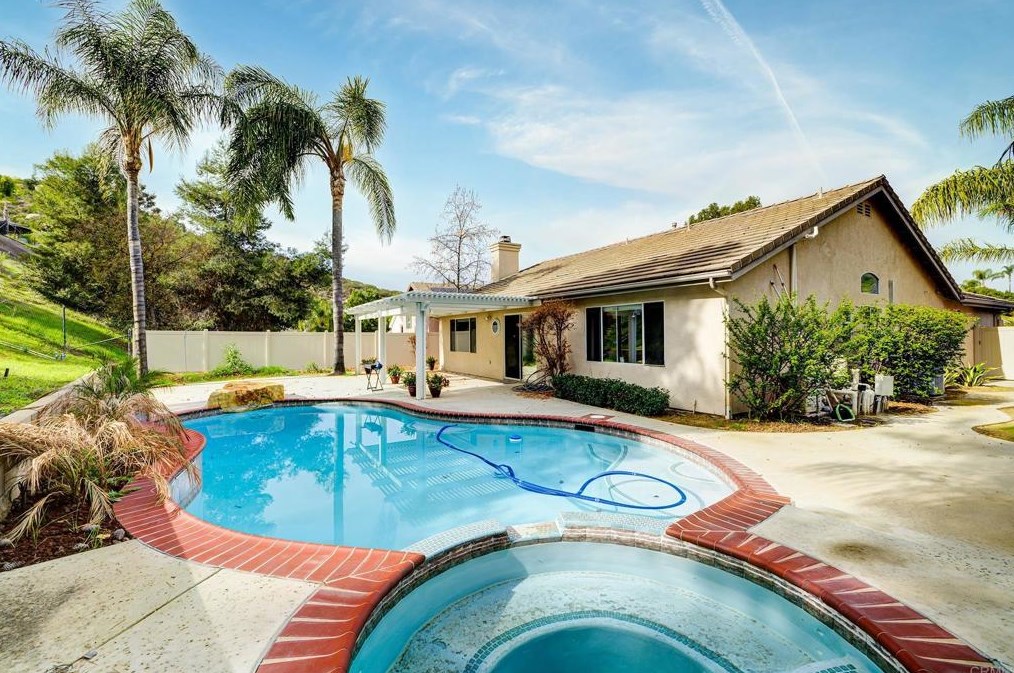 8345 County Dr, El Cajon CA  92021-8823 exterior