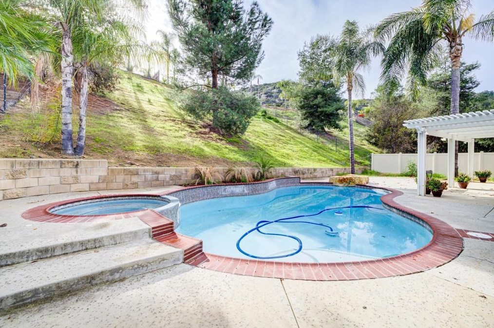 8345 County Dr, El Cajon CA  92021-8823 exterior