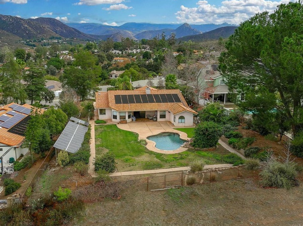 15768 Rainbird Rd, Ramona, CA 92065