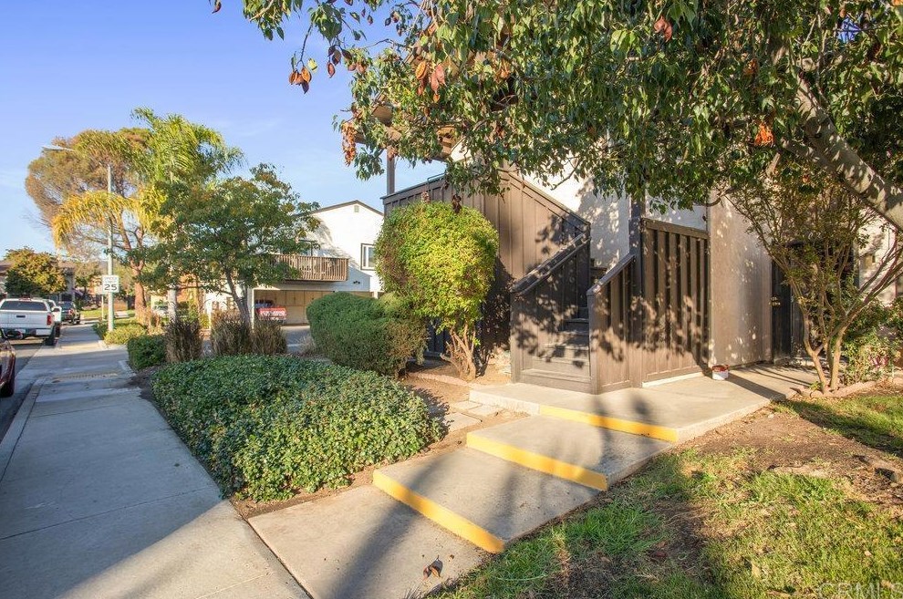 10274 Carefree Dr, Santee, CA 92071-1822