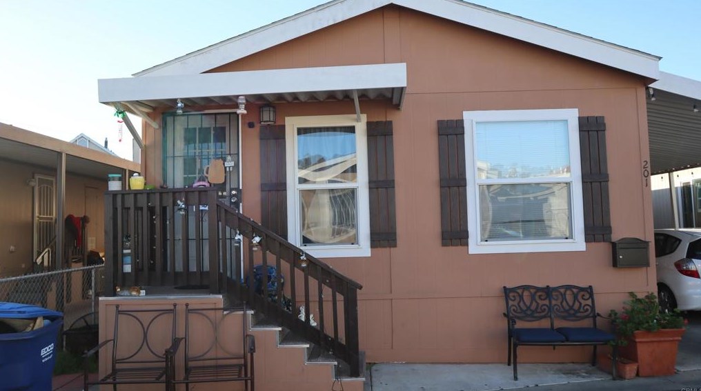 402 63rd St #201, San Diego, CA 92114