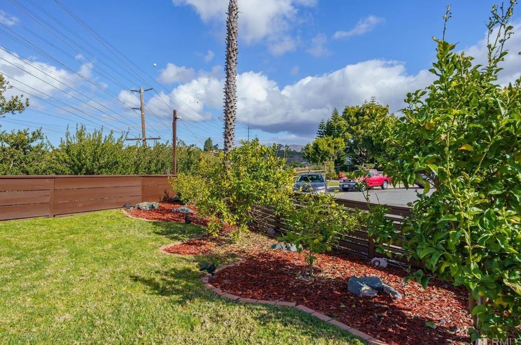 600 Redlands Pl, Bonita CA  91902-4014 exterior
