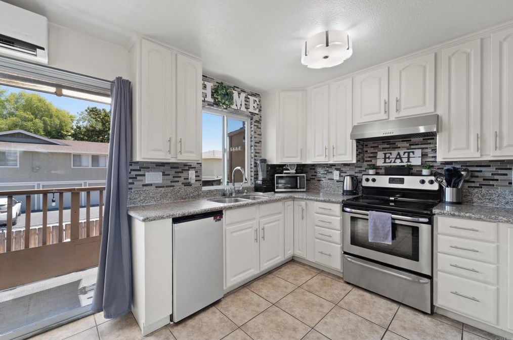 903 Jamacha Rd, El Cajon CA  92019-3203 exterior