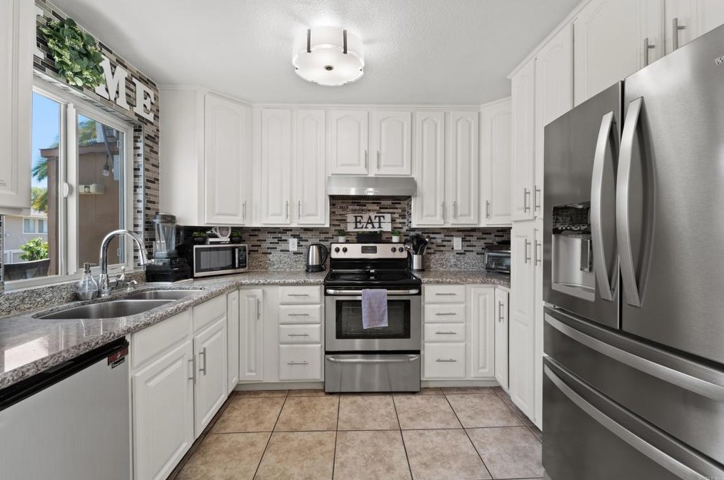 903 Jamacha Rd, El Cajon CA  92019-3203 exterior