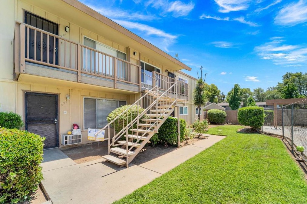 903 Jamacha Rd, El Cajon CA  92019-3203 exterior