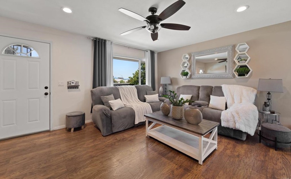 903 Jamacha Rd, El Cajon CA  92019-3203 exterior