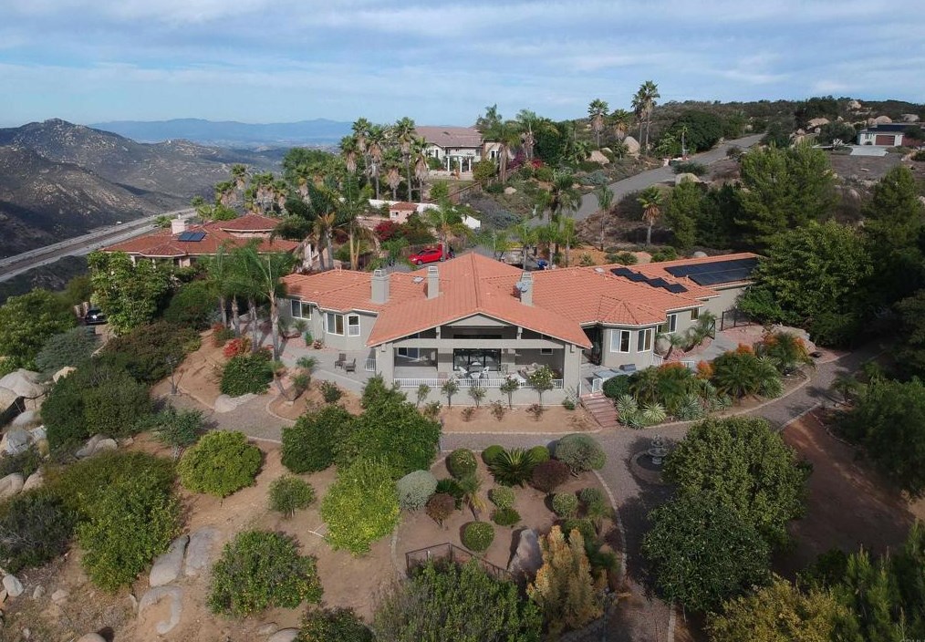 10117 Camino Elena, Escondido, CA 92026-7600