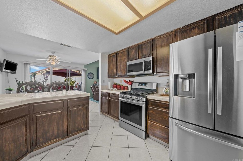 2616 Las Brisas Way, Hemet CA  92545-1580 exterior