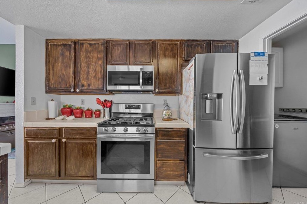 2616 Las Brisas Way, Hemet CA  92545-1580 exterior