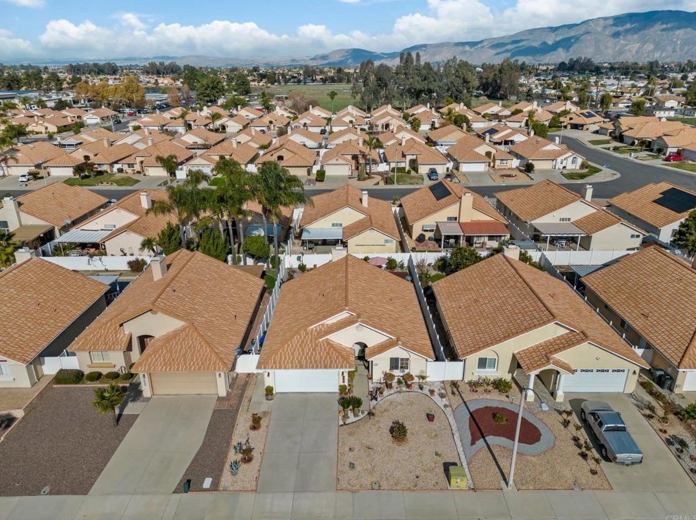 2616 Las Brisas Way, Hemet CA  92545-1580 exterior