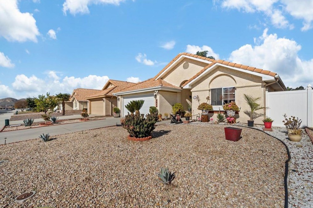 2616 Las Brisas Way, Hemet CA  92545-1580 exterior