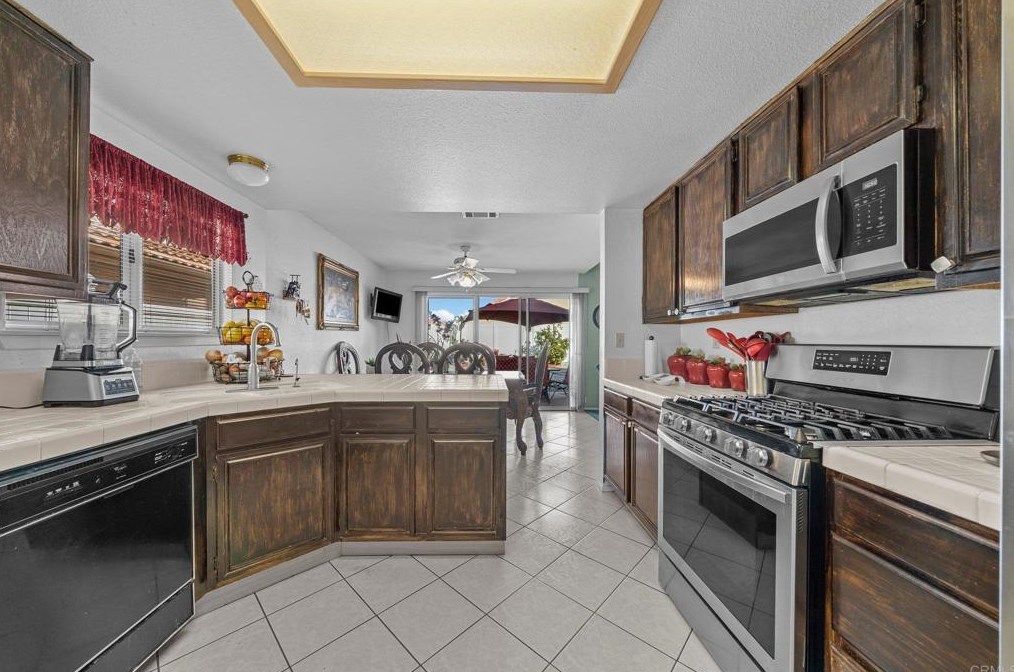 2616 Las Brisas Way, Hemet CA  92545-1580 exterior