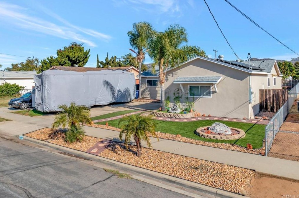 227 Dorado Ln, El Cajon, CA 92019-1942
