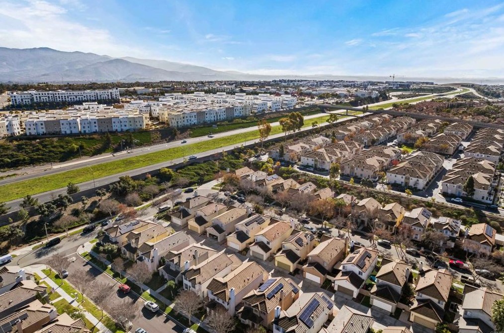 1467 Sutter Buttes St, Chula Vista CA  91913-2946 exterior