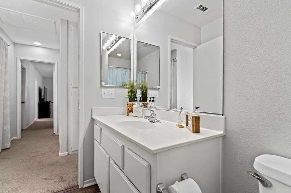 1467 Sutter Buttes St, Chula Vista CA  91913-2946 exterior