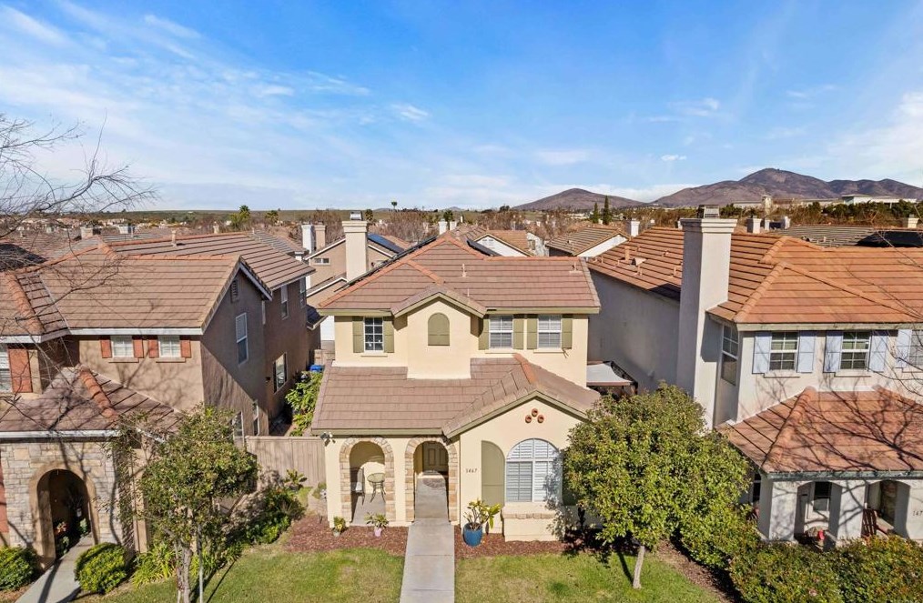 1467 Sutter Buttes St, Chula Vista CA  91913-2946 exterior