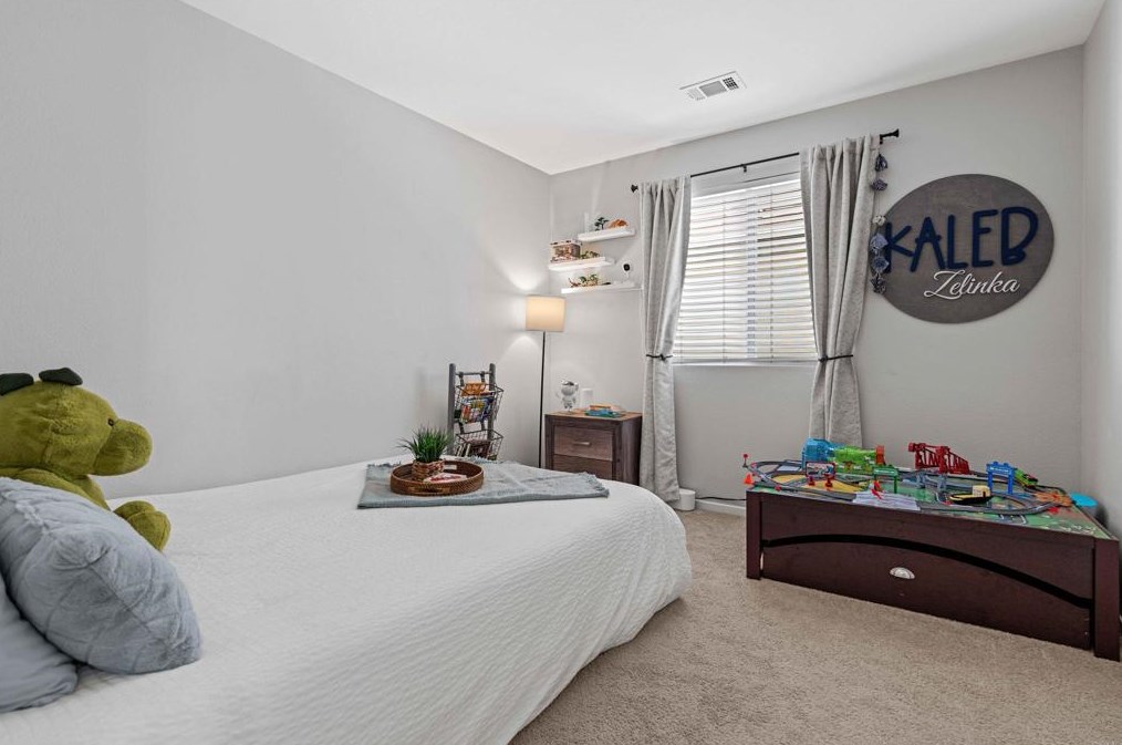 1467 Sutter Buttes St, Chula Vista CA  91913-2946 exterior